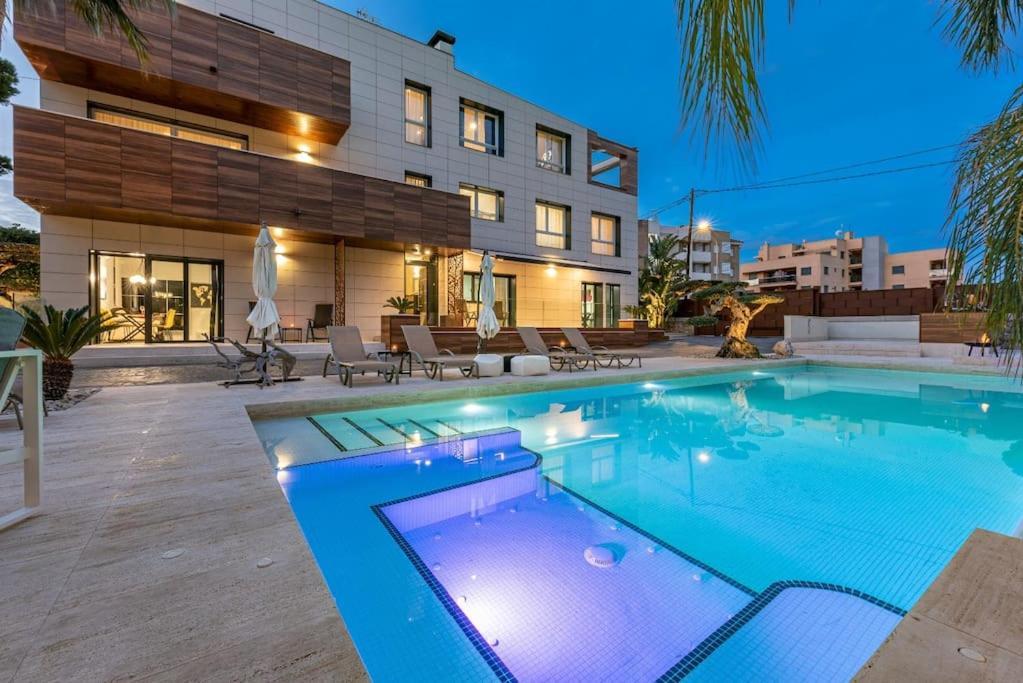 Apartamento 5 Stelle Piscina, Jacuzzi, Wifi - 2 Min Dal Mare Miami Platja  Exterior foto